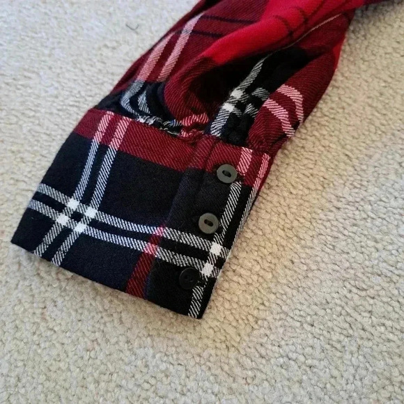 Chaps Ladies Red Plaid Shirt Medium Blouse Lightweight Red Black White Tunic - Picture 8 of 14